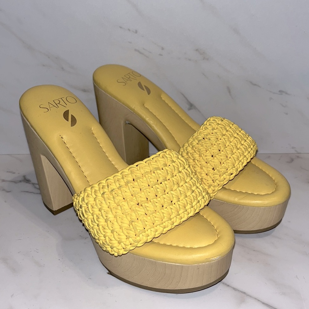 Sarto Anthropologie Wendy clog heels yellow sz 7.5. (H18)
